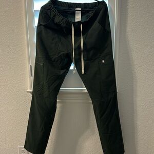 Men’s FIGS Slim ‘Cairo’ Scrub pants. Moss Green, Size Medium